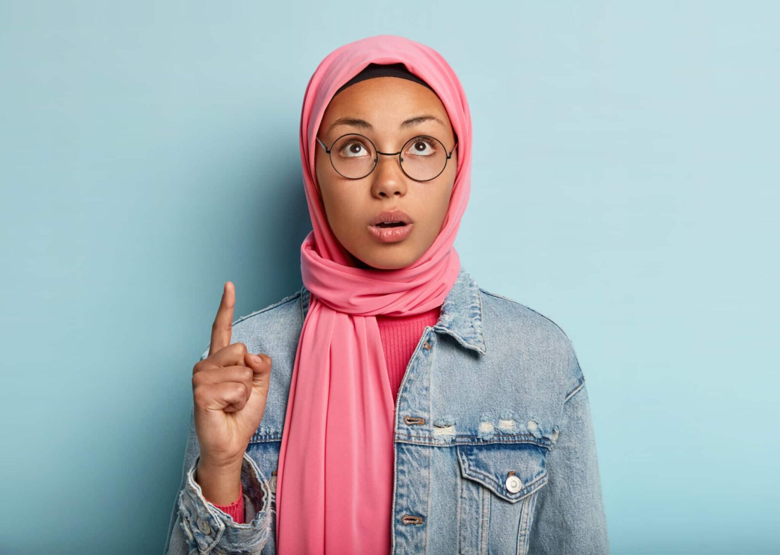 You are currently viewing Comment choisir le bon hijab pour s’harmoniser avec son style vestimentaire ?